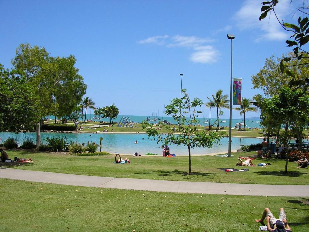 Whitsunday On The Beach Airlie Beach Exteriör bild