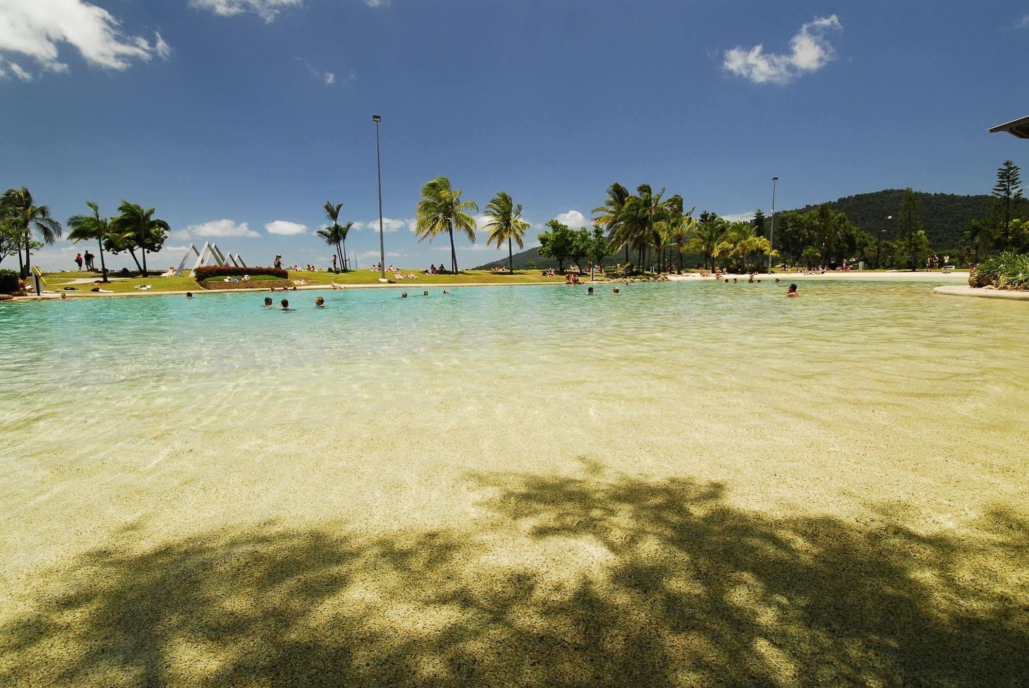 Whitsunday On The Beach Airlie Beach Exteriör bild